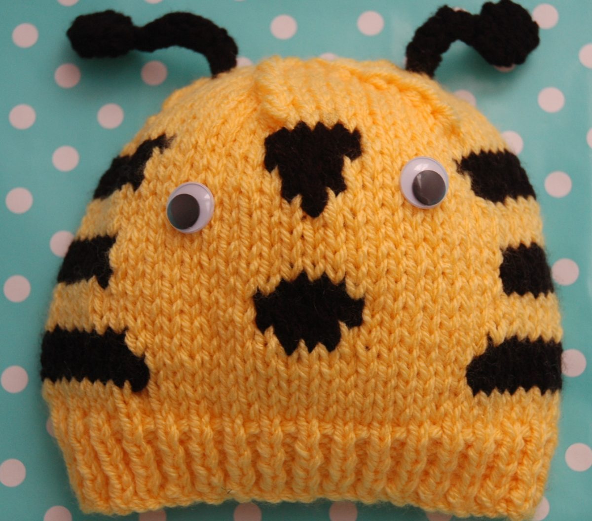 Bee hat knitting pattern